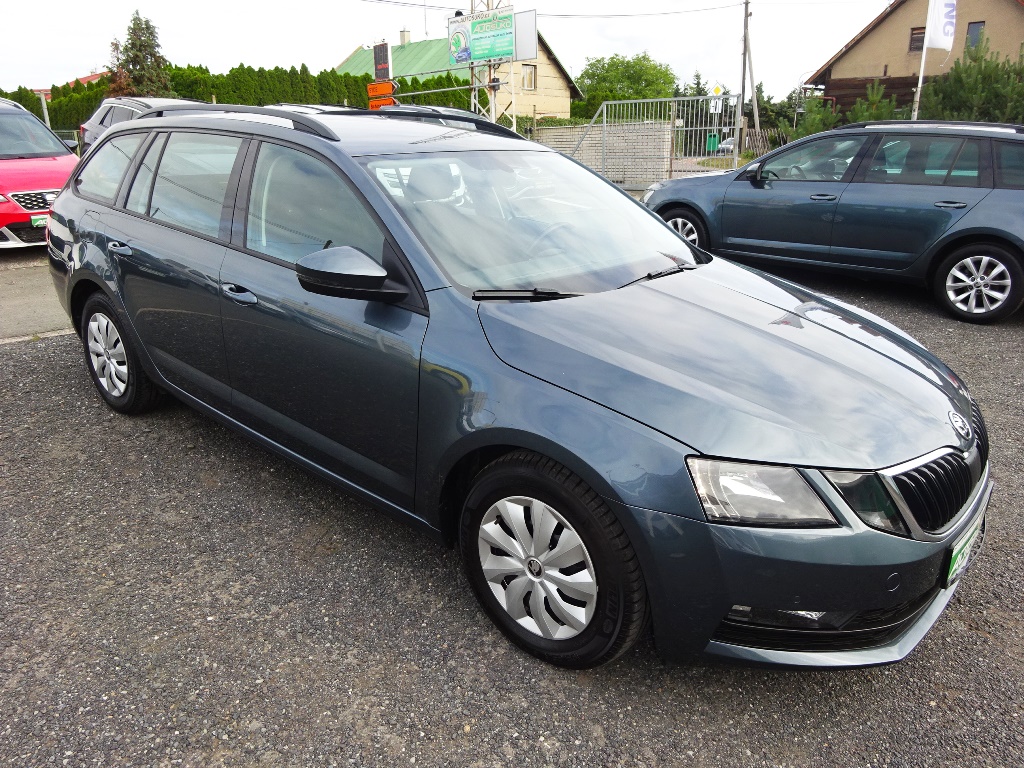 OCTAVIA COMBI III FC Ambition Plus 1,6 TDI 85kW + 7st. DSG - NAVI !